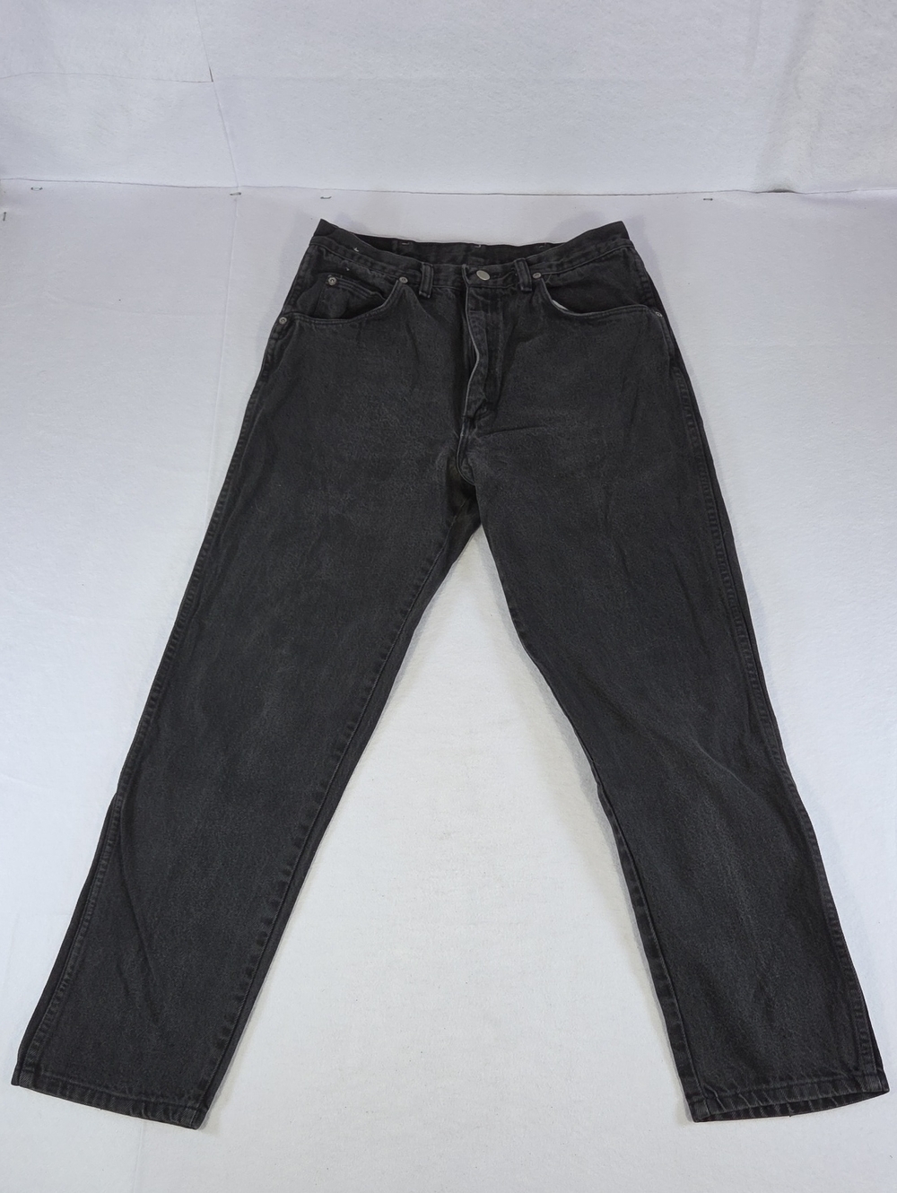 Vintage 1990s Wrangler Jeans in Washed Black Size 34x32 (Auctual Inseam 30) USA